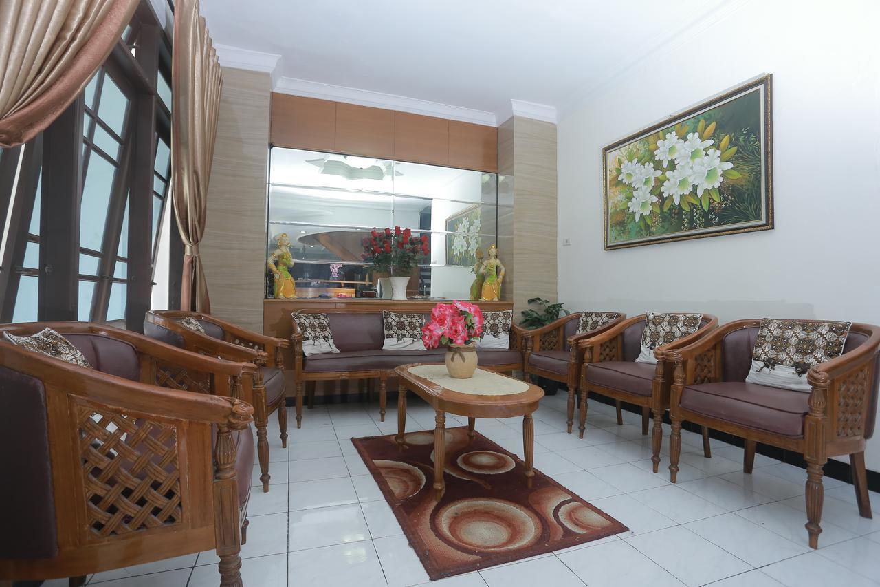 Hotel Kristina Malioboro Джокьякарта Экстерьер фото