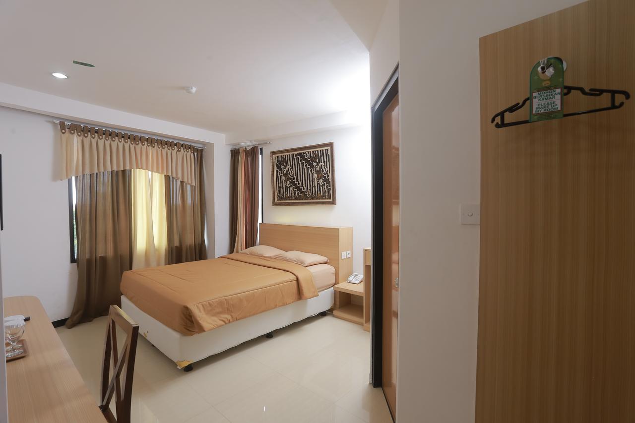 Hotel Kristina Malioboro Джокьякарта Экстерьер фото