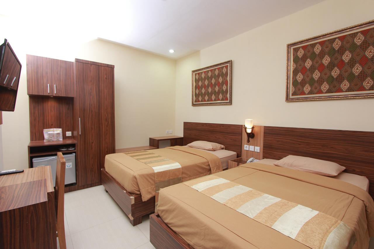 Hotel Kristina Malioboro Джокьякарта Экстерьер фото